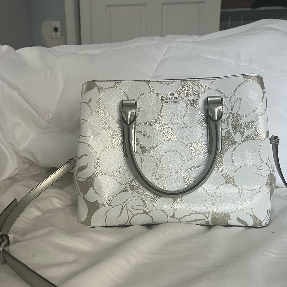 Kate Spade Evangelie Larchmont Ave in Breezy Floral Satchel
